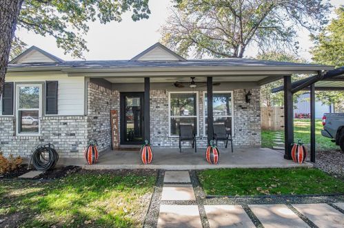 325 Maplewood St, Azle, TX 76020-2115