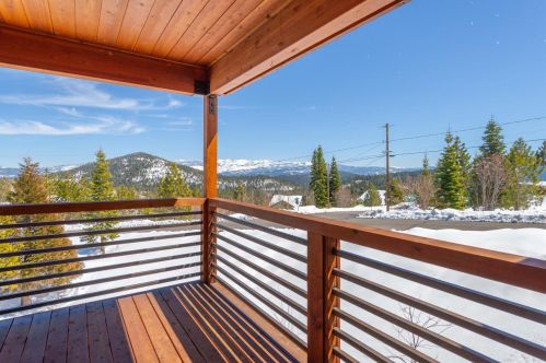 14574 Wolfgang Rd, Truckee CA  96161-6905 exterior