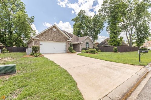 104 Abbotsbury Ln, Warner Robins, GA 31088-1136