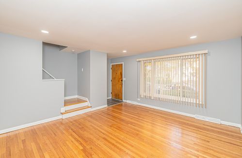 9158 Kilpatrick Ave, Skokie IL  60076-1529 exterior