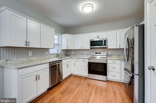 8841 Howland Pl, Bristow, VA 20136-5712