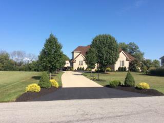 2220 Ashbrook Dr, Springfield, OH 45502-8532