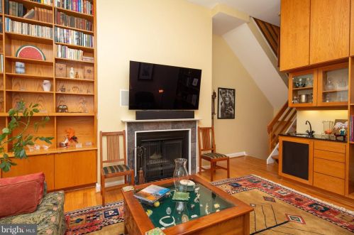 427 16 St, Philadelphia PA  19146-1657 exterior