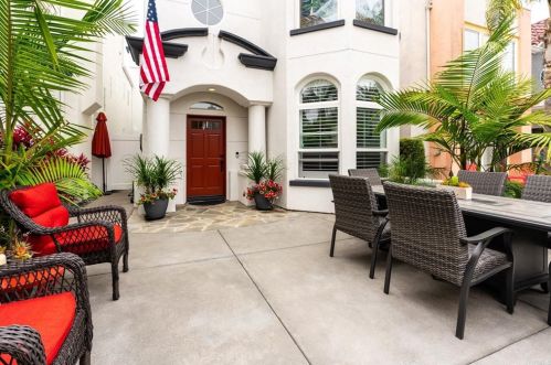 481 Cleveland St, Oceanside, CA 92054-2530