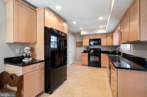 6705 Little Ann Ct, Springfield VA  22152-2629 exterior