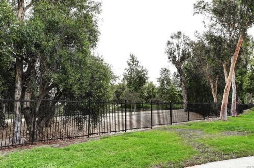 10 Vispera, Irvine CA  92620-2127 exterior