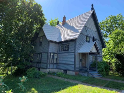 326 Court St, Keene, NH 03431-3420