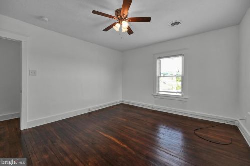 1504 Carlisle Pike, Hanover PA 17331-8820 exterior