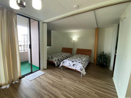 2240 Kuhio Ave, Honolulu HI  96815-2898 exterior