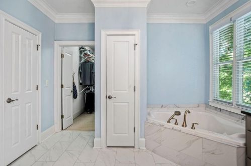 2507 Brookline Cir, Atlanta GA  30319-3690 exterior