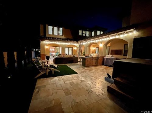 1814 Main St, Huntington Beach CA  92648-2725 exterior