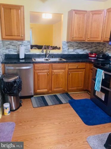 15 Acorn Blvd, Lancaster, PA 17602-5711