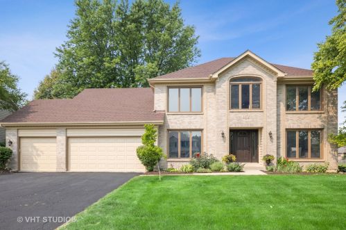 1372 Saxon Ln, Naperville, IL 60564-5100