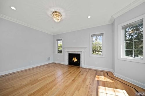 7 Driscoll Pl, Ridgewood, NJ 07452-3703