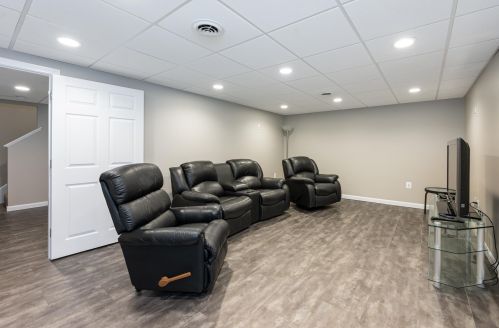 38 Glasgow Cir, Hudson NH  03051-3759 exterior