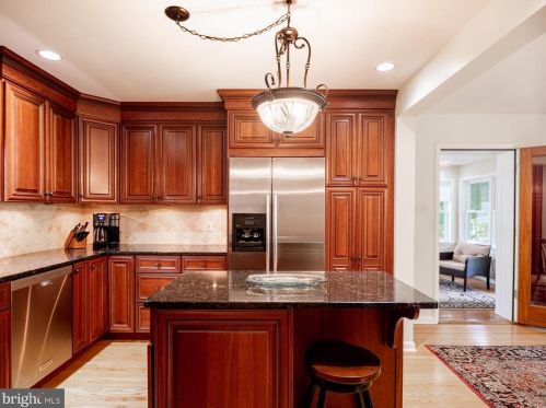 8408 Chippewa Rd, Philadelphia PA 19128-1206 exterior