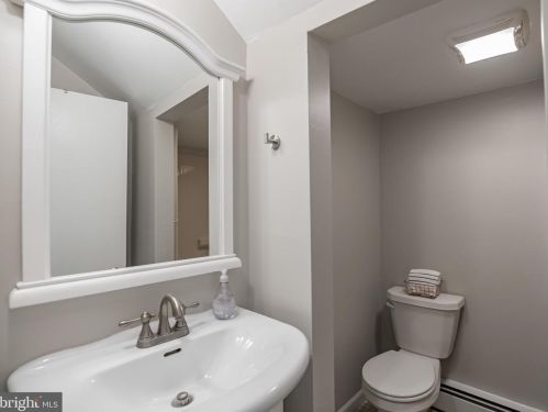 410 Lakeview Ave, Tavistock NJ 08033-1609 exterior