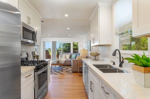 412 Monterey Ave, Capitola CA  95010-3614 exterior