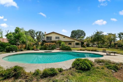 16350 Rancho Escondido Dr, Riverside CA  92506-5816 exterior
