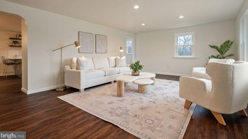 564 Lampeter Rd, Lancaster PA  17602-4010 exterior