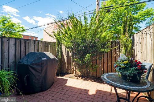 855 28th St, Philadelphia, PA 19130-1227