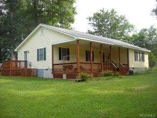 74 Greenwood Cir, Columbia, VA 23038-3102