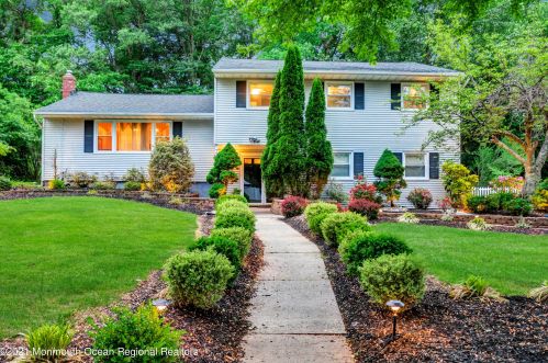 7 Hillside Ter, Tinton Falls, NJ 07712-3420