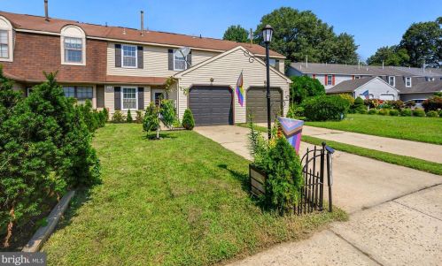 61 River Bank Dr, Roebling, NJ 08554-1522