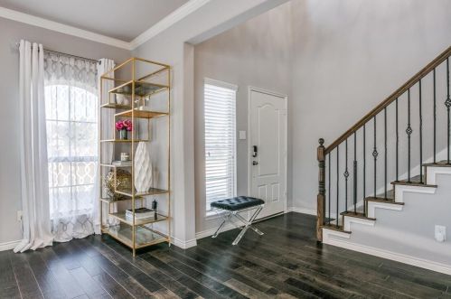 4295 Indian Run Dr, Carrollton TX  75010-3297 exterior