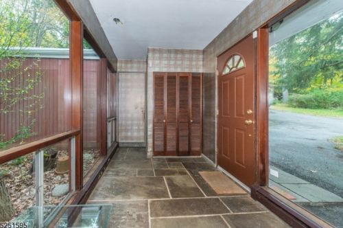 6 Misty Ridge Cir, Kinnelon, NJ 07405-3204