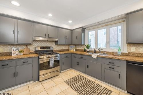 16 Plymouth Pl, Maplewood, NJ 07040-2322