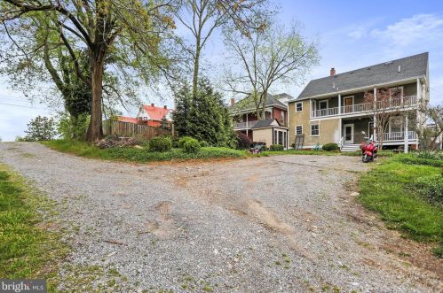 328 Mildred St, Charles Town WV  25414-1834 exterior