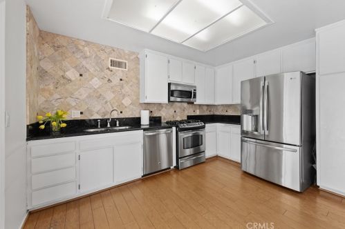 6750 Charing St, Simi Valley CA 93063-3926 exterior