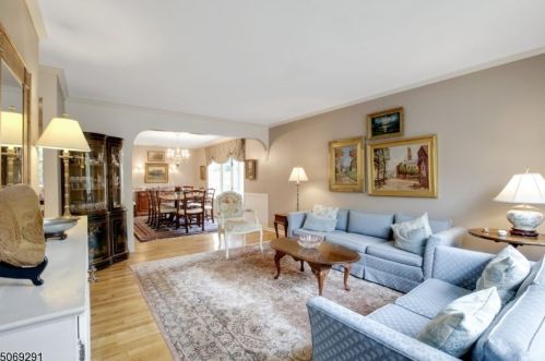 80 Valley View Dr, Morristown, NJ 07960-5618