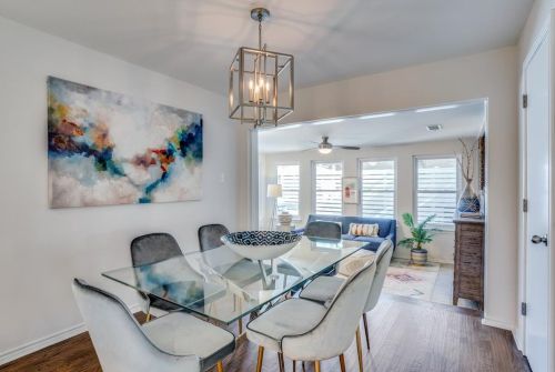2723 10th St, Dallas, TX 75211-2734