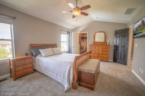 937 Hamilton Dr, Sycamore IL  60178-9522 exterior