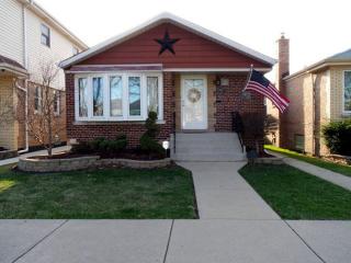 5240 Nagle Ave, Chicago, IL 60630-1026