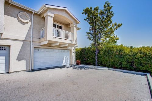 853 Marlbank Pl, Lake Nacimiento, CA 93446-2791