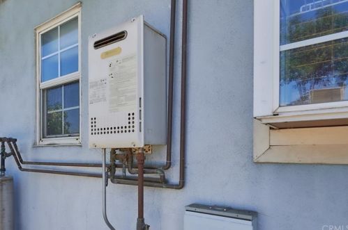 3440 Mono Dr, Riverside CA  92506-2117 exterior