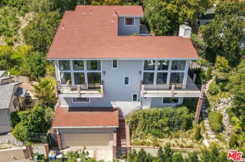 14550 Round Valley Dr, Van Nuys CA  91403-4631 exterior