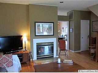 50 Duxbury Ct, Holmdel Village, NJ 07733-2744