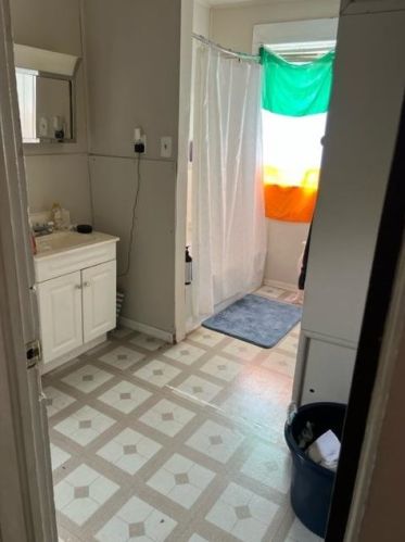 711 8 St, Hobart IN  46342-5046 exterior