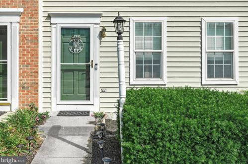 2795 Woodmont Dr, York, PA 17404-7826