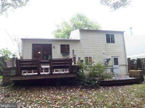 8490 Rippled Creek Ct, Springfield VA  22153-3802 exterior
