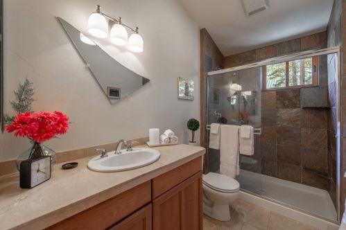 14405 Denton Ave, Truckee CA  96161-3612 exterior