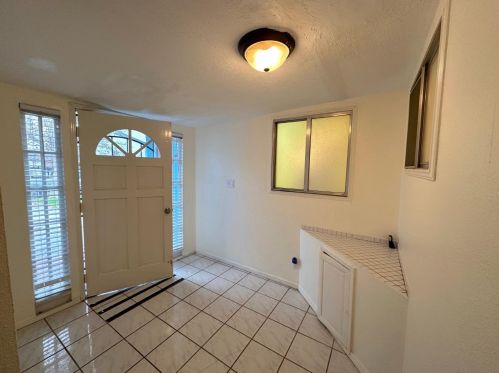 2106 Valmora Dr, Stockton, CA 95210-1634