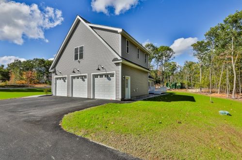 36 Countryside Dr, Brookline, NH 03033-4425