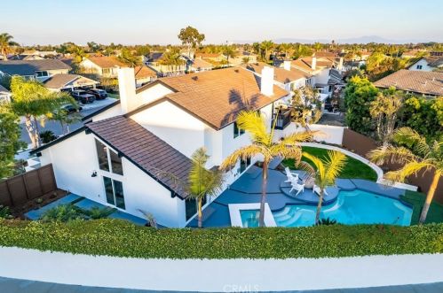 5892 Bellfield Ln, Huntington Beach CA  92648-1041 exterior