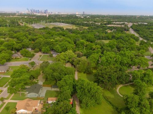 6015 Belgrade Ave, Dallas TX 75227-3608 exterior