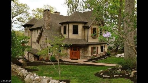 660 Shore Trl, Sparta, NJ 07871-1320